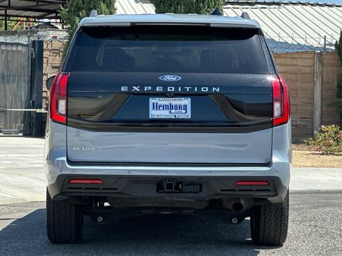 Used 2025 Ford Expedition Active AWD/4WD image 5