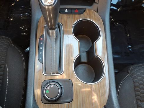 Used 2019 GMC Acadia SLE FWD image 16
