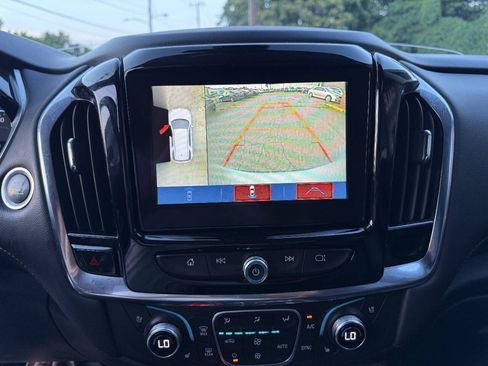 Used 2018 Chevrolet Traverse Premier w/ Driver Confidence II Package FWD image 25