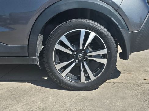 Used 2018 Nissan Kicks SV FWD image 31