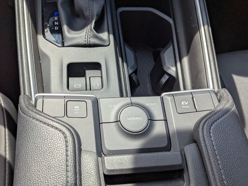 Used 2024 Toyota Grand Highlander XLE image 27