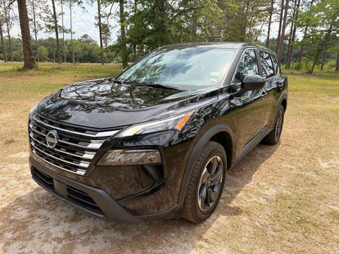 Used 2024 Nissan Rogue SV FWD image 1