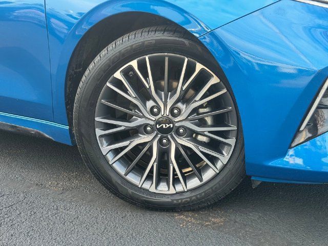 Used 2022 Kia Forte GT-Line w/ GT-Line Premium Package FWD image 2