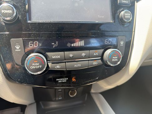 Used 2018 Nissan Rogue Sport SL w/ SL Premium Package AWD/4WD image 21