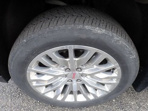Used 2024 GMC Yukon SLT AWD/4WD image 13