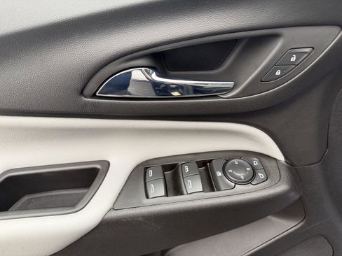 Used 2022 Chevrolet Equinox LS AWD/4WD image 11