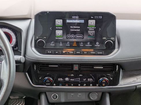 Used 2023 Nissan Rogue SV w/ SV Premium B Package image 15