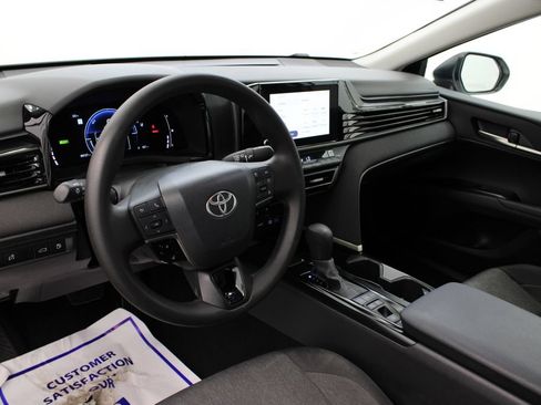 Used 2025 Toyota Camry LE FWD image 15