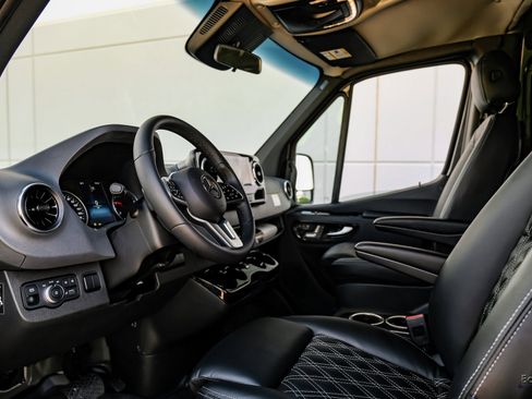 Used 2023 Mercedes-Benz Sprinter 2500 image 30