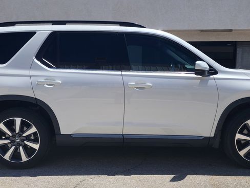Used 2023 Honda Pilot Elite image 4