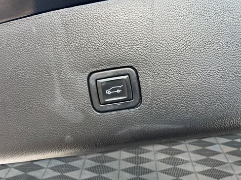 Used 2020 Chevrolet Traverse RS image 26