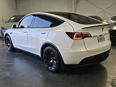 Used 2021 Tesla Model Y Long Range AWD/4WD image 2