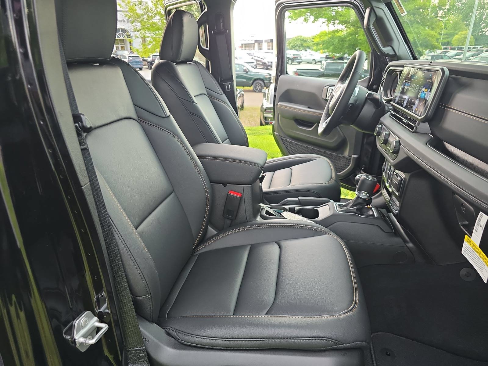New 2026 Jeep Wrangler Unlimited Sahara AWD/4WD image 10