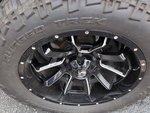 Used 2018 Chevrolet Silverado 1500 LT w/ LPO, Black Pack AWD/4WD image 2