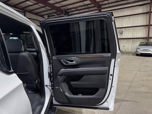 Used 2023 Chevrolet Suburban Premier image 20