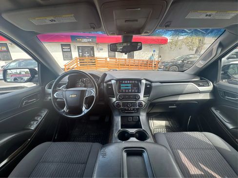 Used 2017 Chevrolet Suburban LS RWD image 27