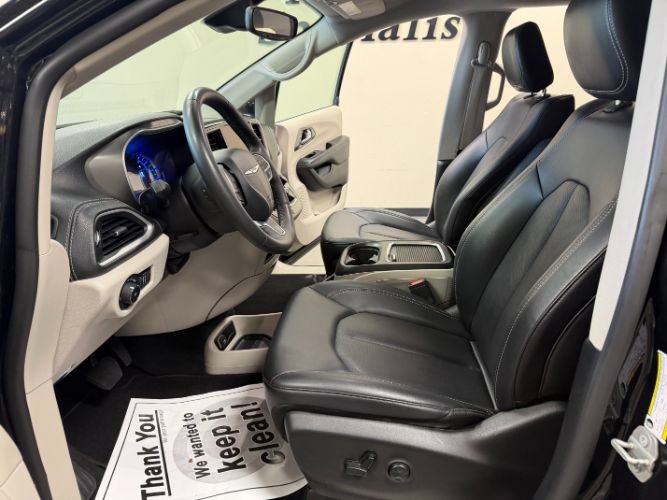 Used 2024 Chrysler Pacifica Limited FWD image 12