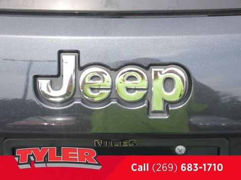 Used 2016 Jeep Grand Cherokee SRT AWD/4WD image 14