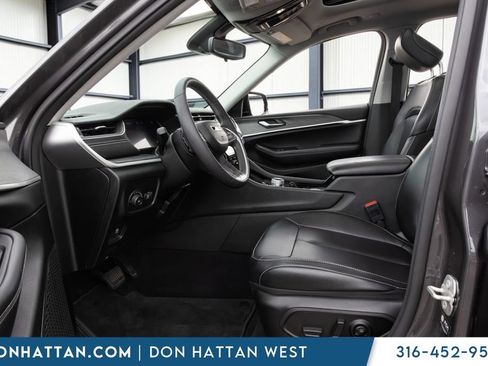 Used 2023 Jeep Grand Cherokee L Limited AWD/4WD image 4