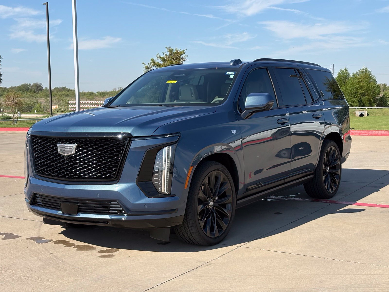 Used 2025 Cadillac Escalade Sport Platinum w/ LPO, ONYX Package AWD/4WD image 3