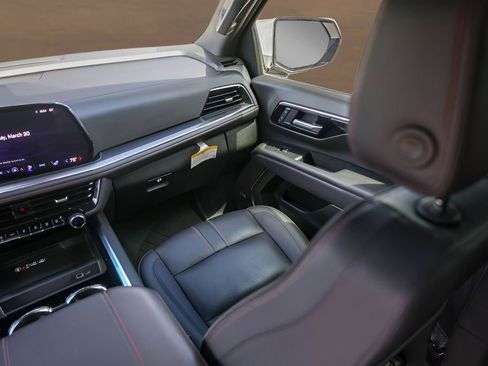 Used 2025 Chevrolet Tahoe RST w/ RST Performance Edition image 28