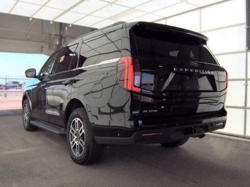 Used 2025 Ford Expedition Active AWD/4WD image 7