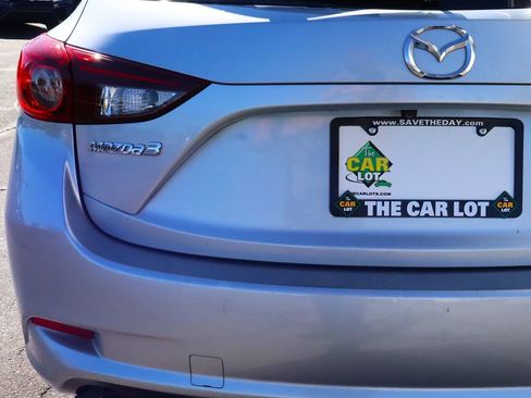 Used 2018 MAZDA MAZDA3 Touring image 18