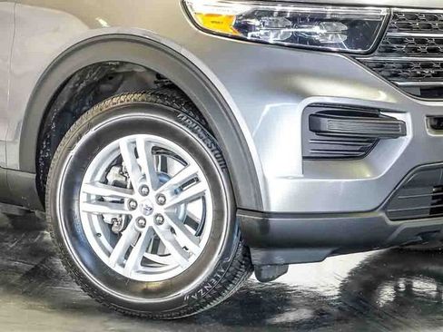 Used 2022 Ford Explorer XLT AWD/4WD image 4