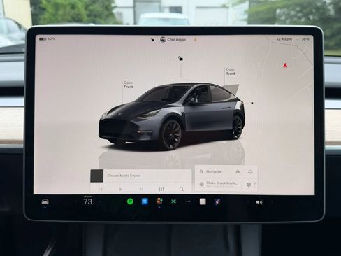 Used 2022 Tesla Model Y Long Range AWD/4WD image 25