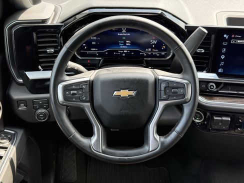 Used 2025 Chevrolet Silverado 2500 LT w/ Convenience Package AWD/4WD image 13