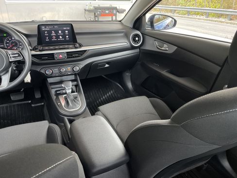 Used 2024 Kia Forte LXS w/ LXS Technology Package image 16