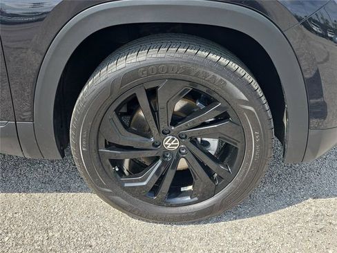 Used 2023 Volkswagen Atlas SE w/ Panoramic Sunroof Package FWD image 9