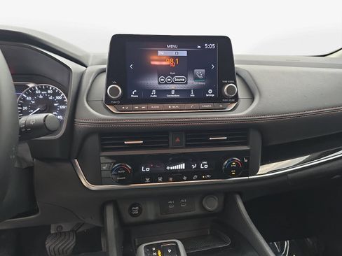 Used 2025 Nissan Rogue SV AWD/4WD image 17