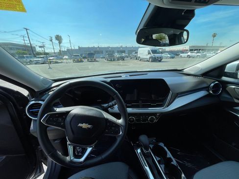 Used 2025 Chevrolet Trax LT w/ LT Convenience Package image 34