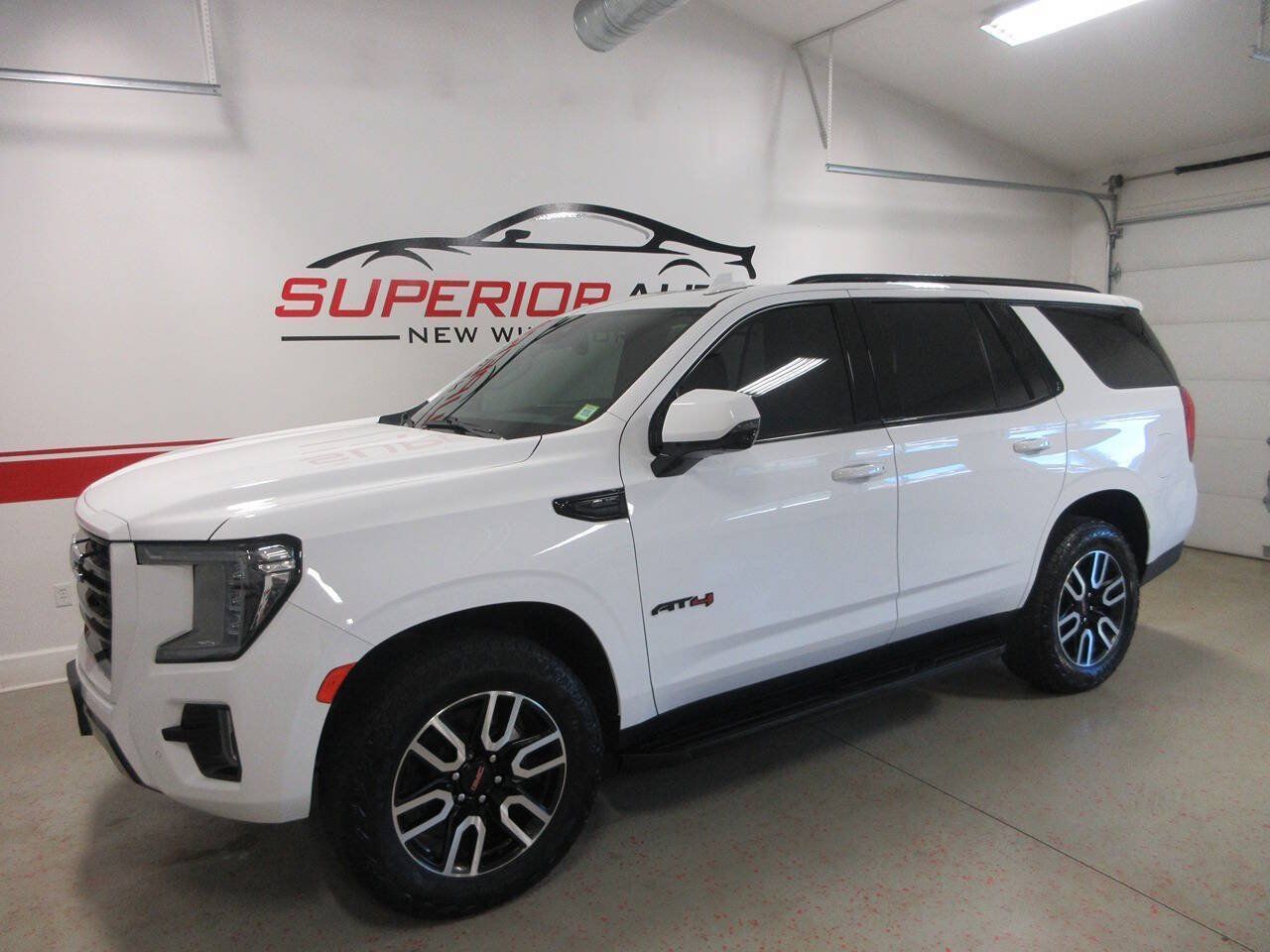 Used 2024 GMC Yukon AT4 w/ Technology Package AWD/4WD image 1