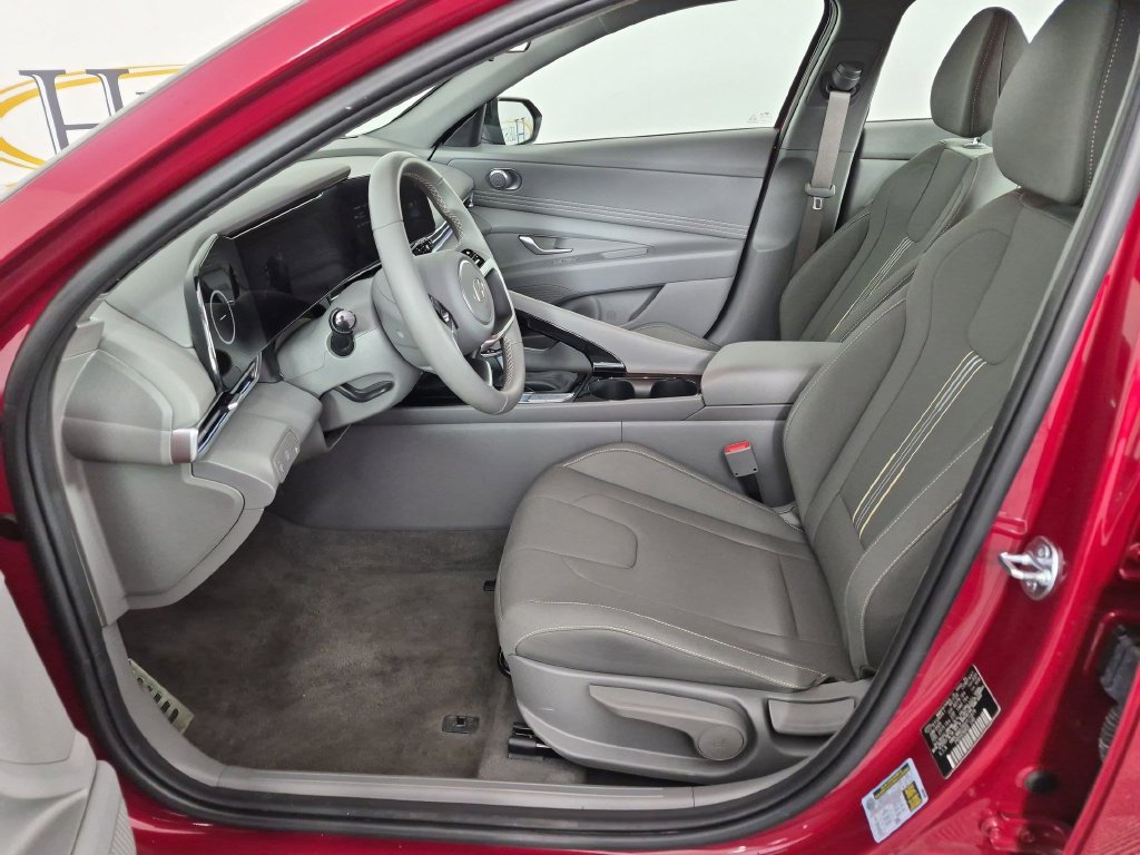 Used 2025 Hyundai Elantra SEL FWD image 18