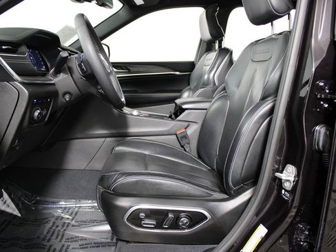 Used 2022 Jeep Grand Cherokee Overland w/ Luxury Tech Group IV image 7