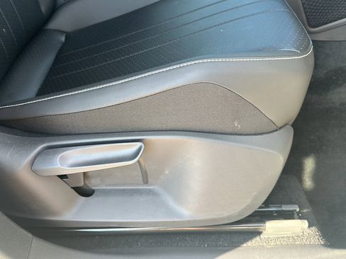 Used 2024 Volkswagen Tiguan SE w/ Panoramic Sunroof Package image 24