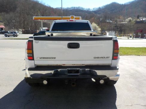 Used 2004 Chevrolet Silverado 3500 4x4 Crew Cab w/ Heavy-Duty Power Package image 8