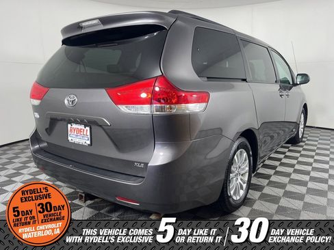 Used 2014 Toyota Sienna XLE image 4