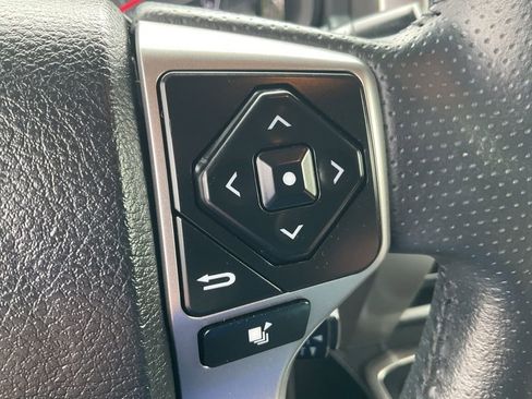 Used 2022 Toyota 4Runner SR5 image 5