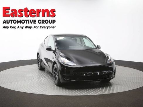 Used 2024 Tesla Model Y Long Range AWD/4WD image 45