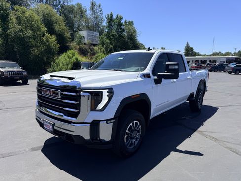 New 2026 GMC Sierra 2500 SLE w/ Preferred Package AWD/4WD image 1
