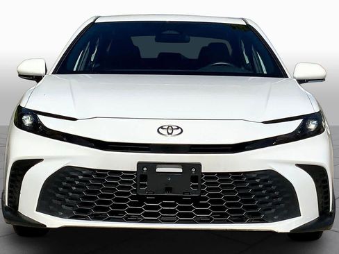 Used 2025 Toyota Camry SE FWD image 4