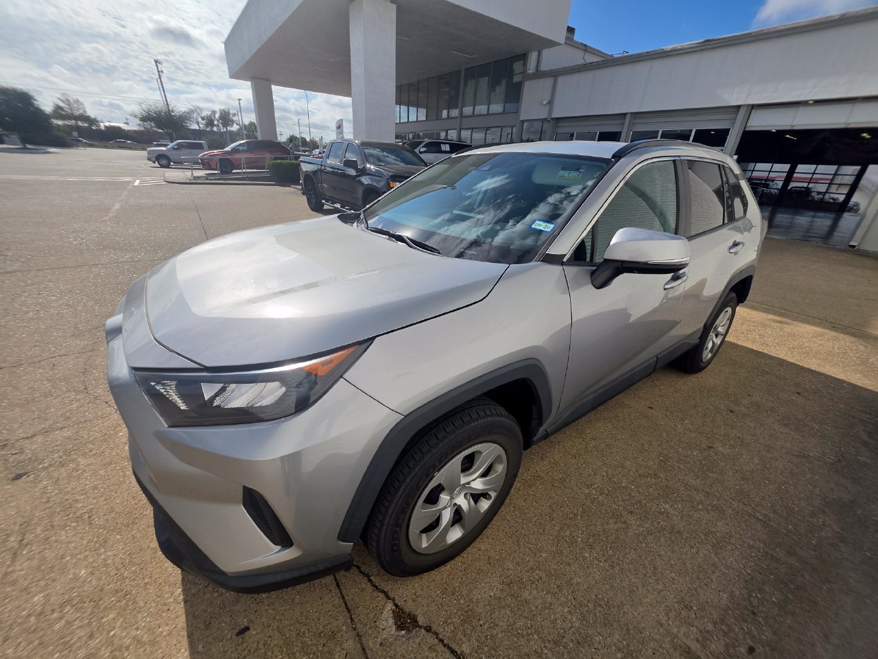 Used 2021 Toyota RAV4 LE FWD image 8