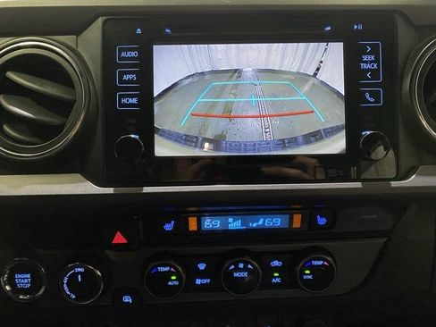 Certified 2017 Toyota Tacoma TRD Off-Road image 17