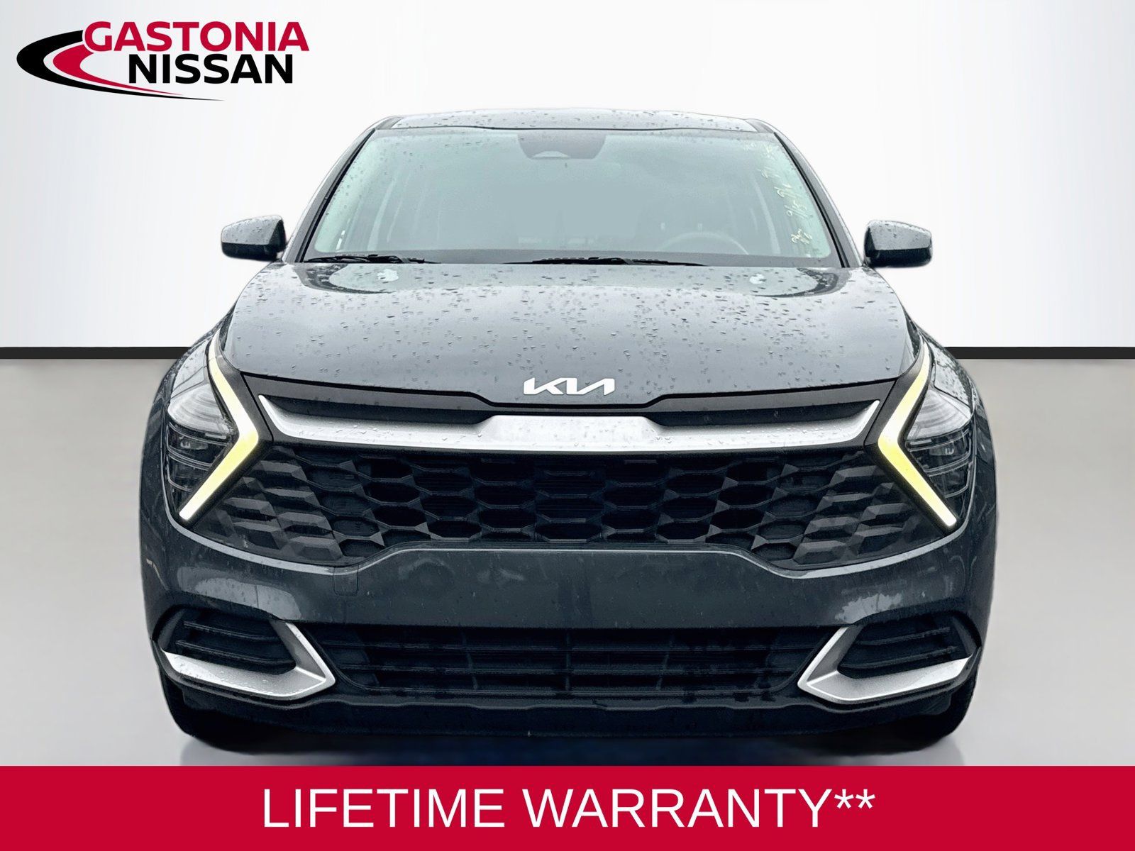 Used 2025 Kia Sportage LX FWD image 2