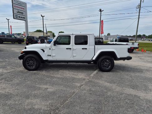 Used 2025 Jeep Gladiator Sport AWD/4WD image 6
