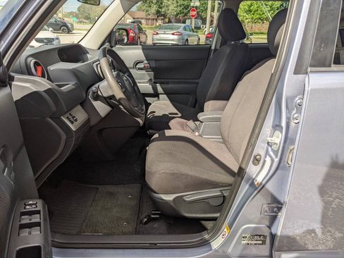 Used 2009 Scion xB FWD image 10