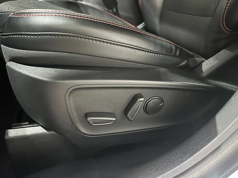 Used 2025 Ford Escape ST-Line FWD image 19
